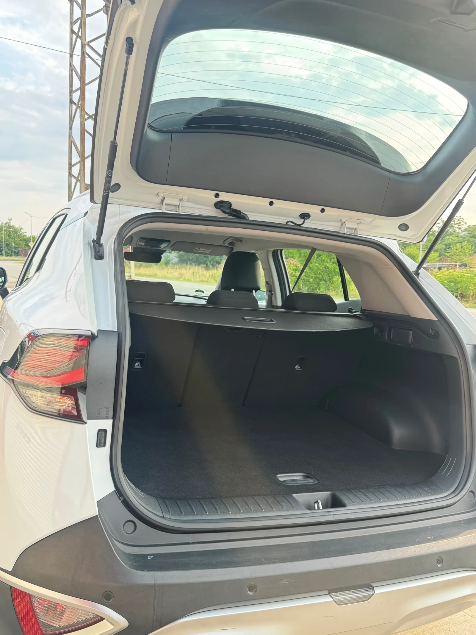 Kia Sportage 1.6 TGDI , снимка 9 - Автомобили и джипове - 55316216