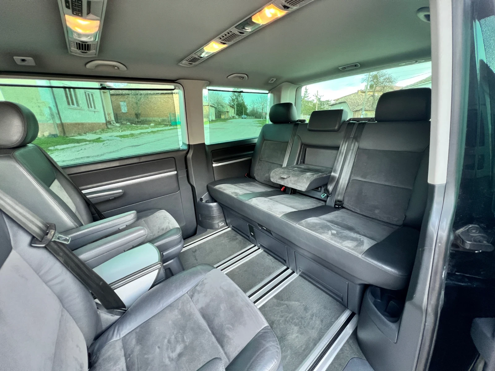 VW Multivan 2.0TDi Автомат , FULL , Печка , снимка 10 - Бусове и автобуси - 54101631