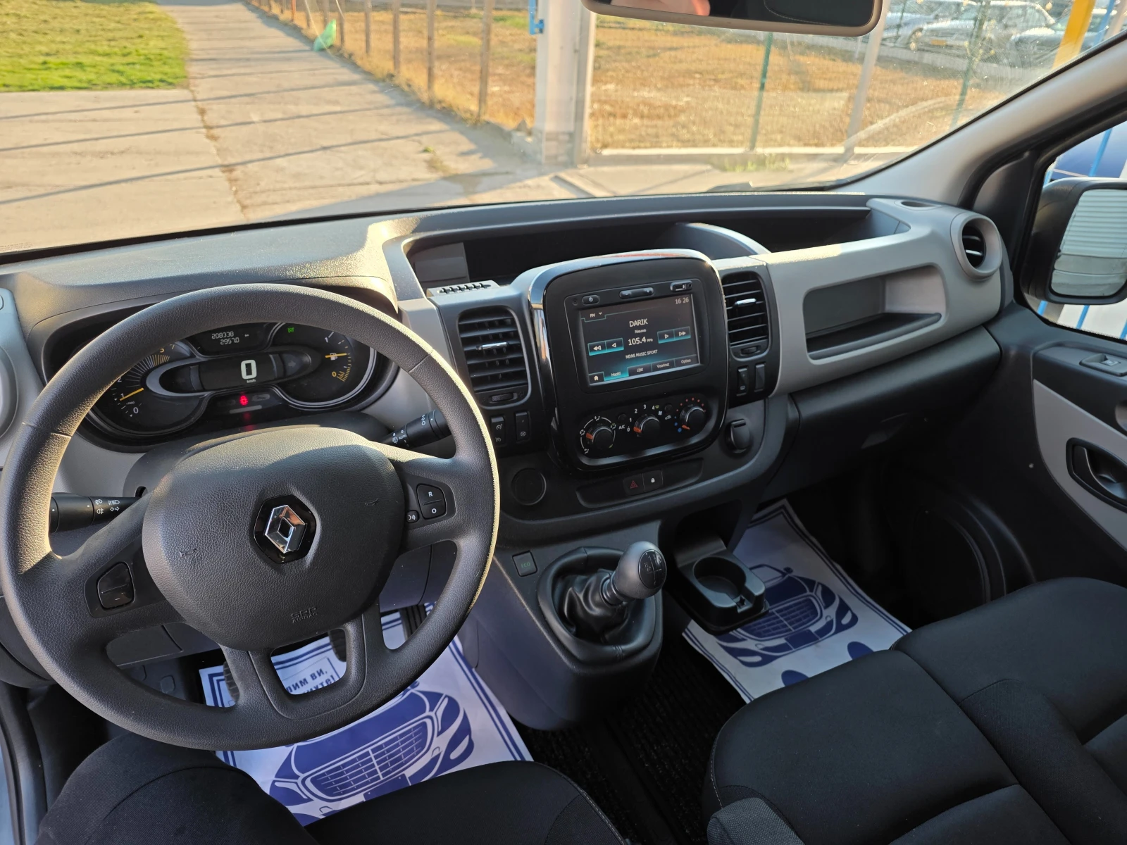 Renault Trafic ТОВАРОПАТНИК, EURO 6, снимка 10 - Бусове и автобуси - 54163265
