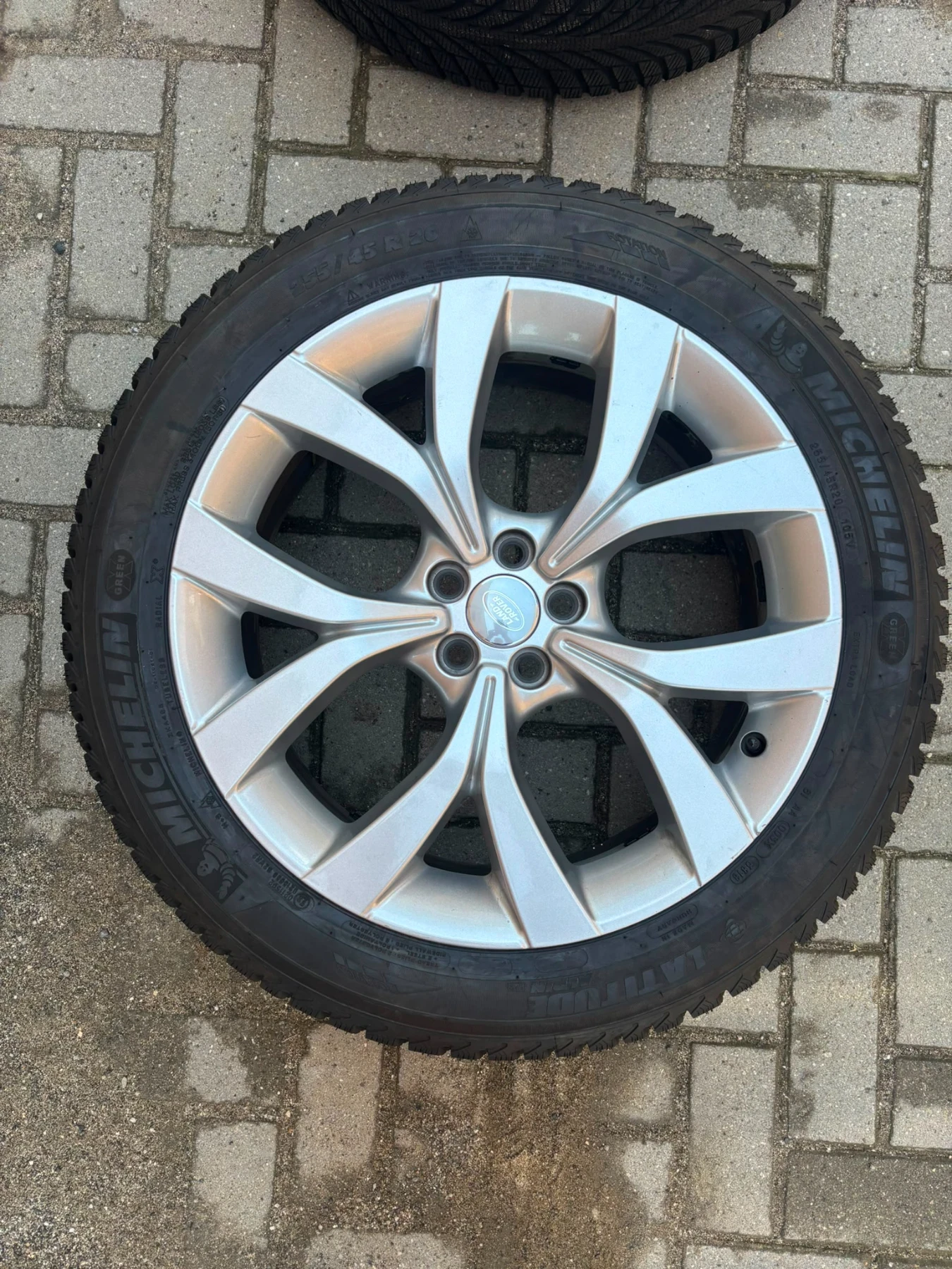 Гуми с джанти Michelin 225/45R20, снимка 3 - Гуми и джанти - 54856201