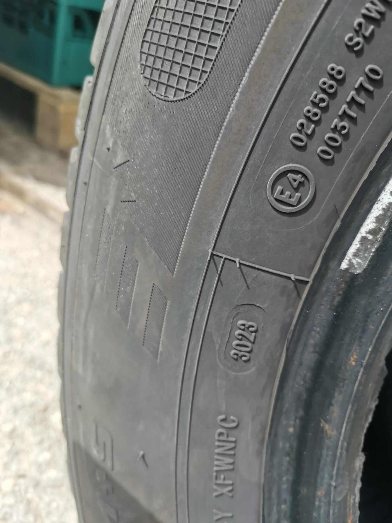 Гуми Зимни 225/65R16, снимка 3 - Гуми и джанти - 56272497