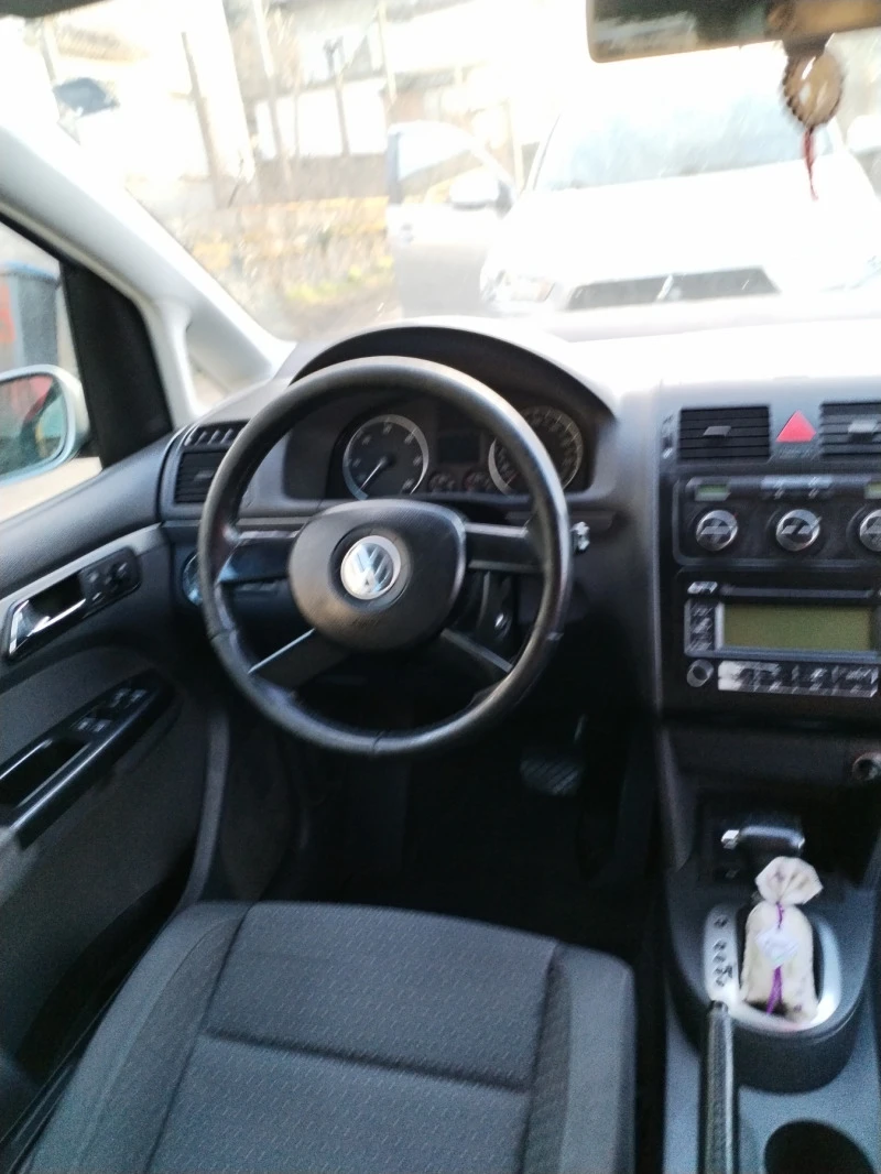 VW Touran, снимка 8 - Автомобили и джипове - 47435135