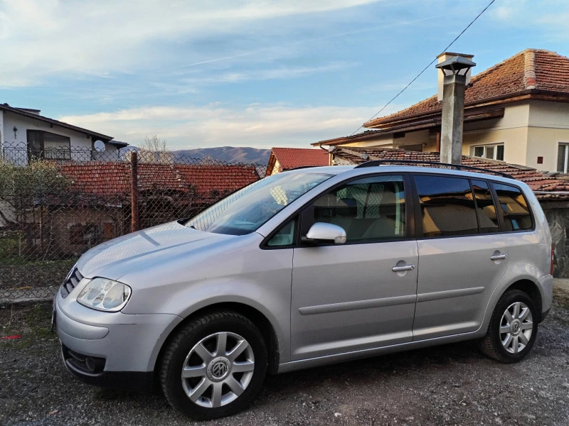 VW Touran, снимка 4 - Автомобили и джипове - 47435135