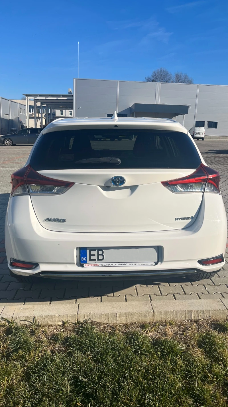 Toyota Auris HYBRID 1.8, снимка 2 - Автомобили и джипове - 48394123