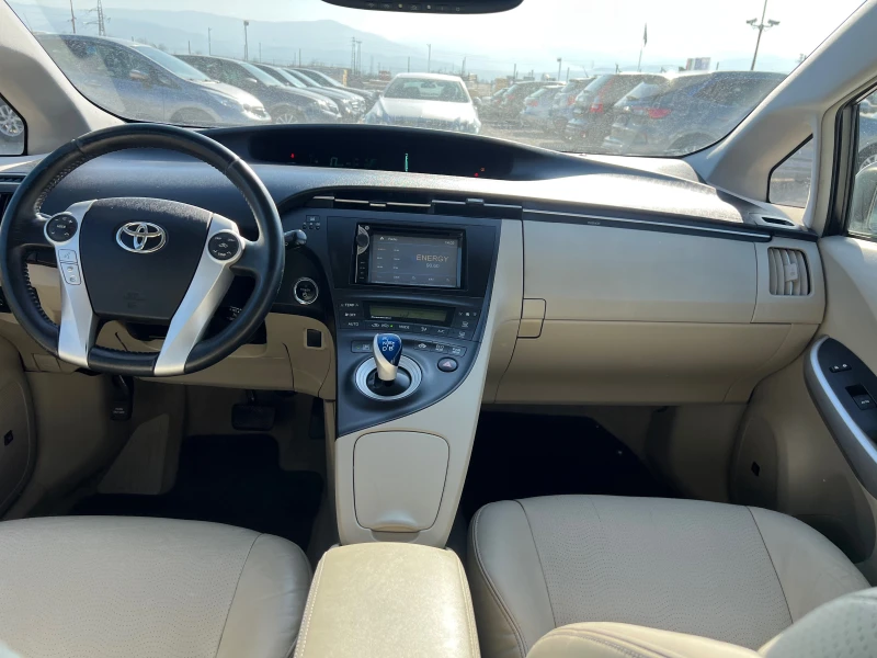 Toyota Prius 1.8 HYBRID, снимка 15 - Автомобили и джипове - 49097276