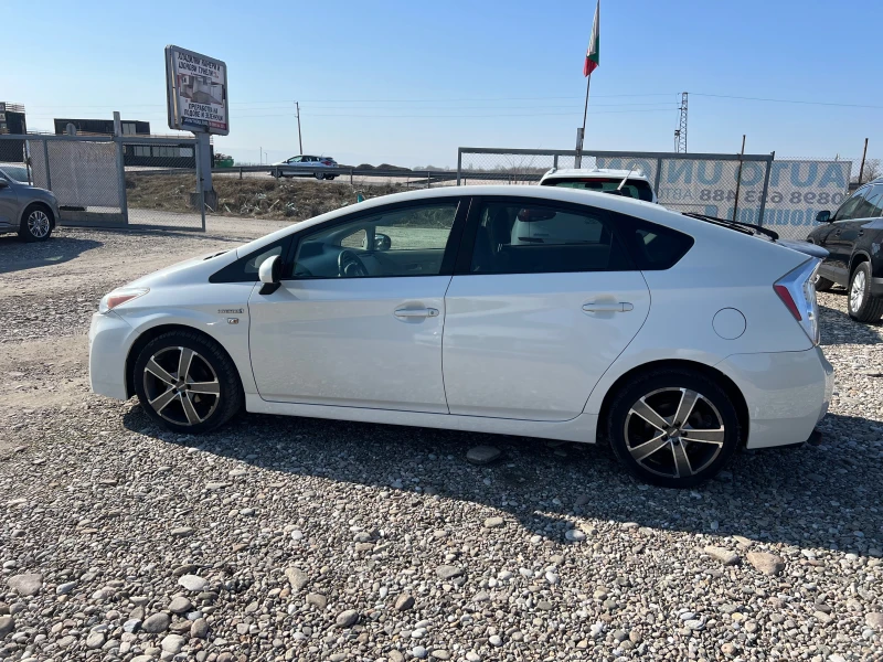 Toyota Prius 1.8 HYBRID, снимка 8 - Автомобили и джипове - 49097276