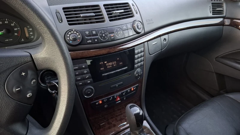 Mercedes-Benz E 200 КОЖА/NAVI/AUTOMATIK, снимка 12 - Автомобили и джипове - 50259603
