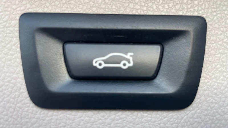 BMW 320 -КАМЕРА-, снимка 15 - Автомобили и джипове - 51266955