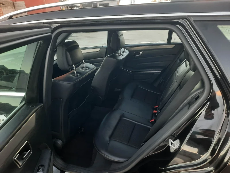 Mercedes-Benz E 220, снимка 8 - Автомобили и джипове - 52519255