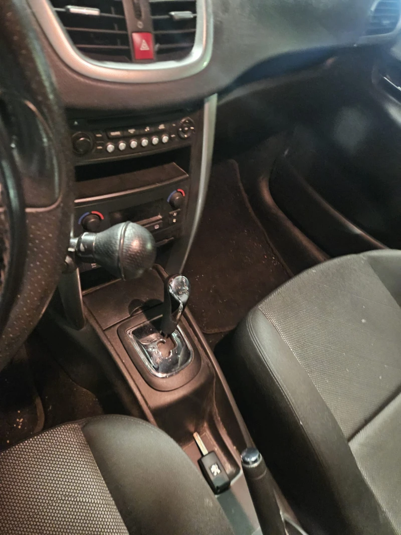 Peugeot 207 За инвалид , снимка 7 - Автомобили и джипове - 52895280