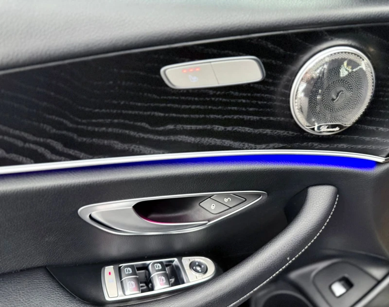 Mercedes-Benz E 220 4Matic* Подгреви* Carplay* Лизинг, снимка 7 - Автомобили и джипове - 52930107