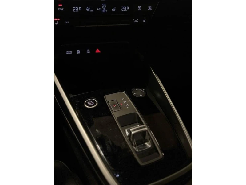 Audi A3 * Komfort * CARFAX * БЕЗ ПЪРВОНАЧАЛНА ВНОСКА, снимка 14 - Автомобили и джипове - 52959880