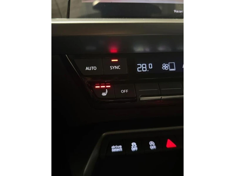 Audi A3 * Komfort * CARFAX * БЕЗ ПЪРВОНАЧАЛНА ВНОСКА, снимка 16 - Автомобили и джипове - 52959880