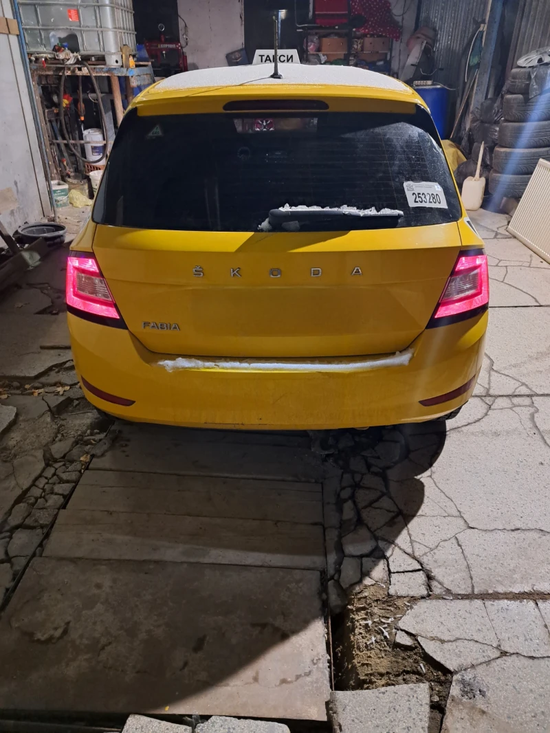 Skoda Fabia, снимка 3 - Автомобили и джипове - 53077739