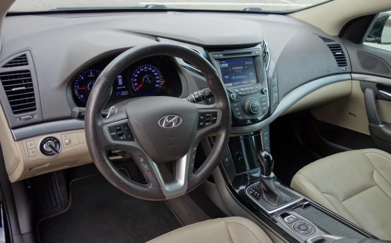 Hyundai I40 COMBI 1.7 CRDi AUTOMAT КОЖА XENON NAVI Подгр./Охл., снимка 5 - Автомобили и джипове - 53079539