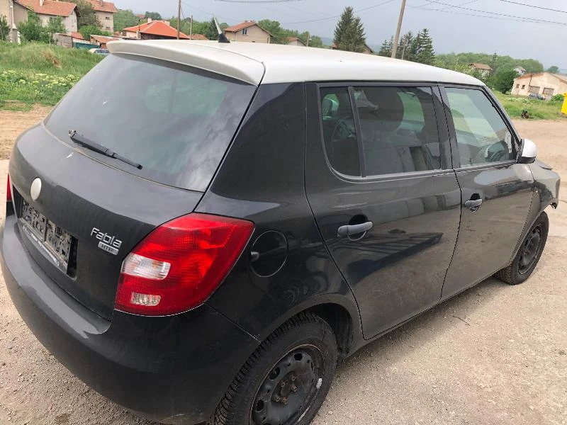 Skoda Fabia 1.2i, снимка 12 - Автомобили и джипове - 26488247