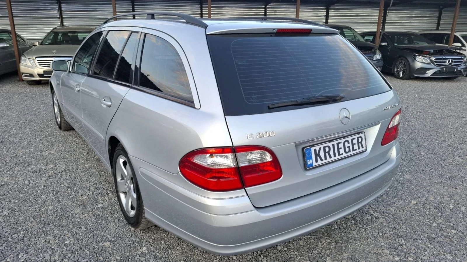 Mercedes-Benz E 200 КОЖА/NAVI/AUTOMATIK - изображение 8