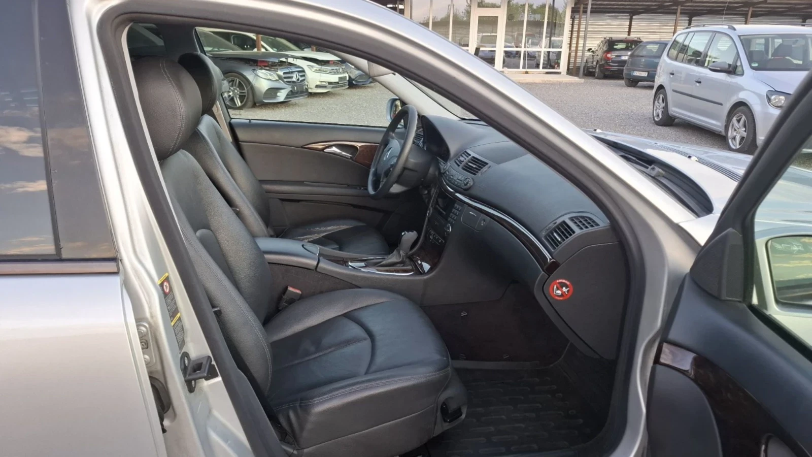 Mercedes-Benz E 200 КОЖА/NAVI/AUTOMATIK | Mobile.bg — изображение 15