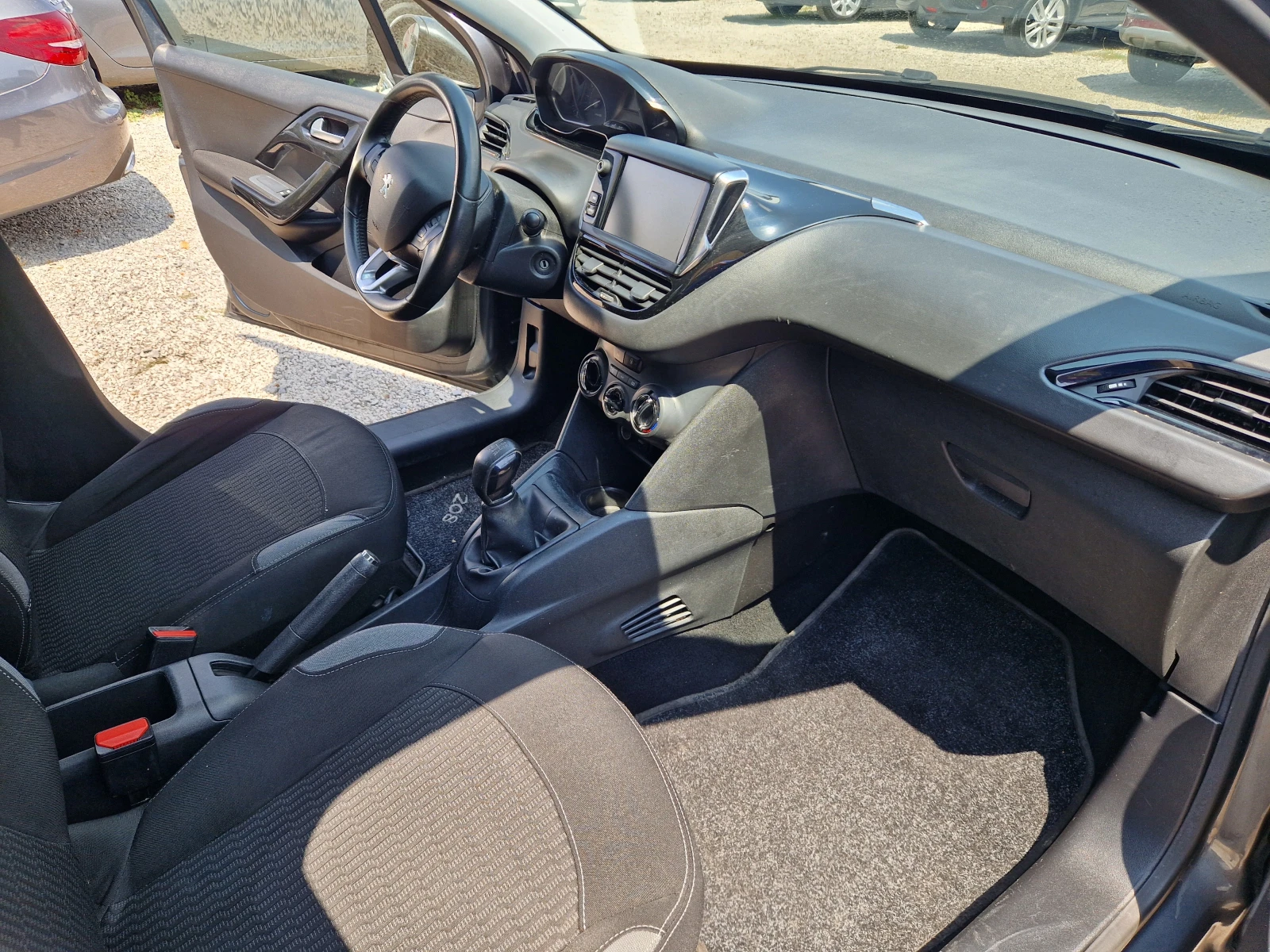 Peugeot 208 1.2i - изображение 9