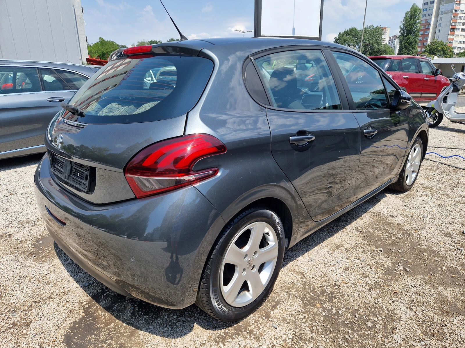 Peugeot 208 1.2i - изображение 4