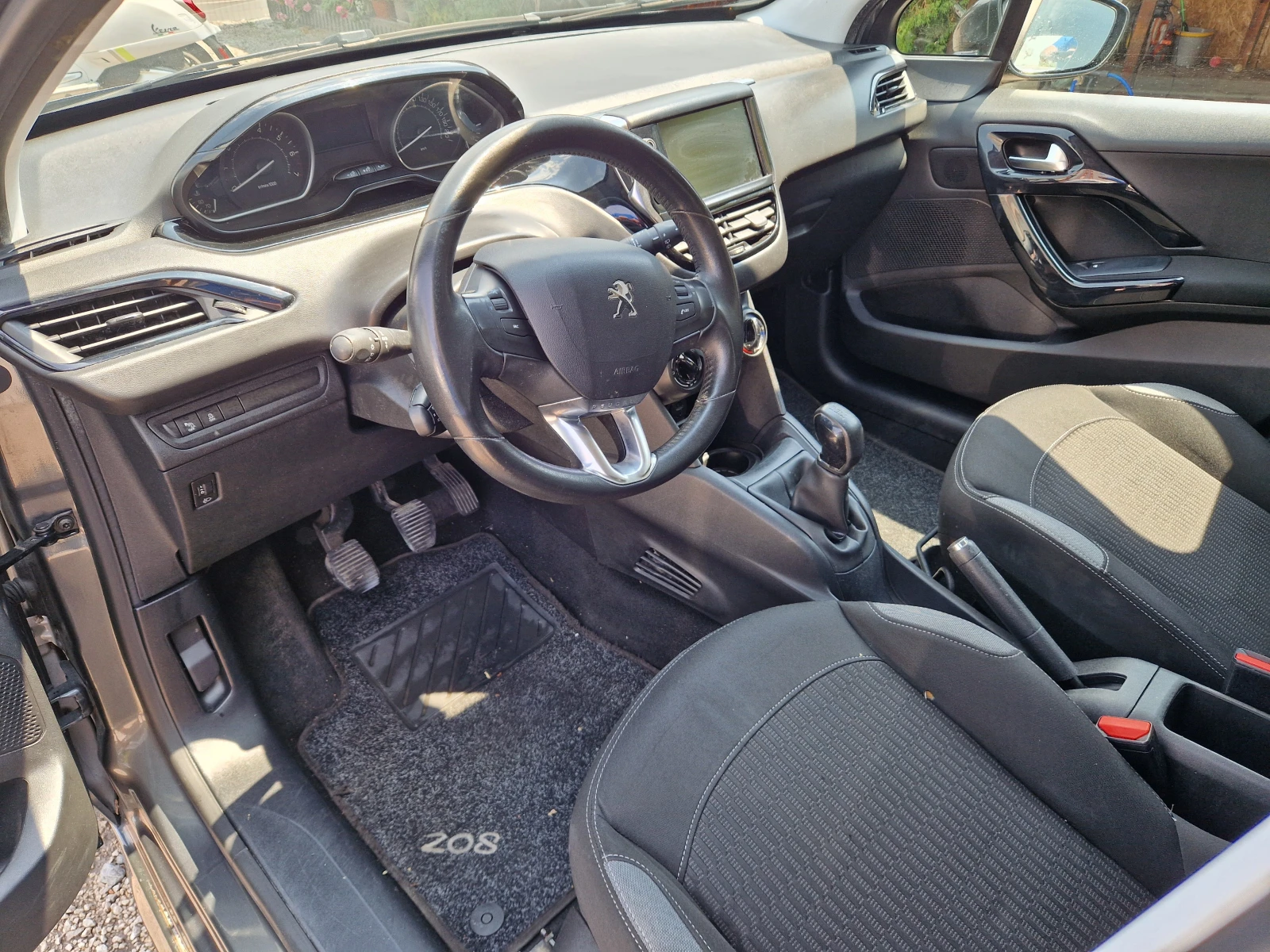 Peugeot 208 1.2i - изображение 7