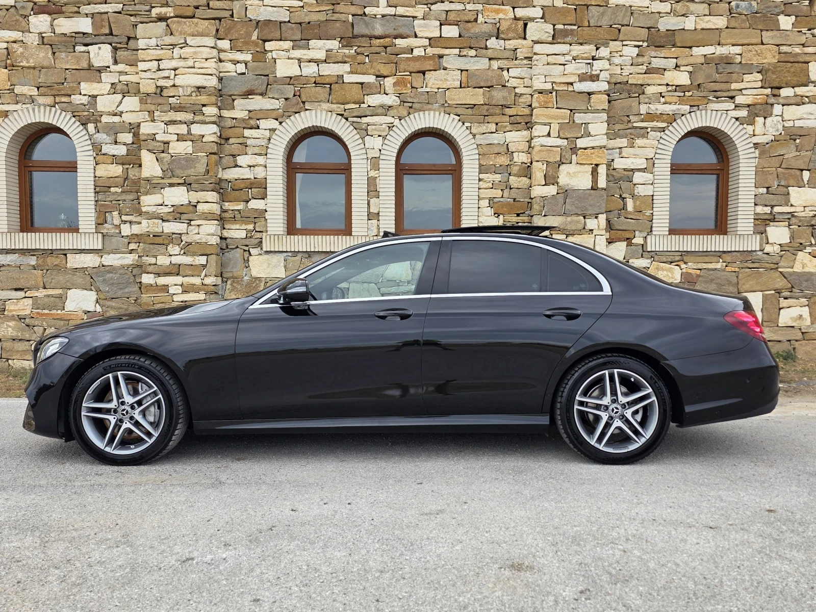 Mercedes-Benz E 220 194 К.С. 9-G TRONIC / АМГ / ДИГИТАЛ / ПАНОРАМА /  - изображение 6