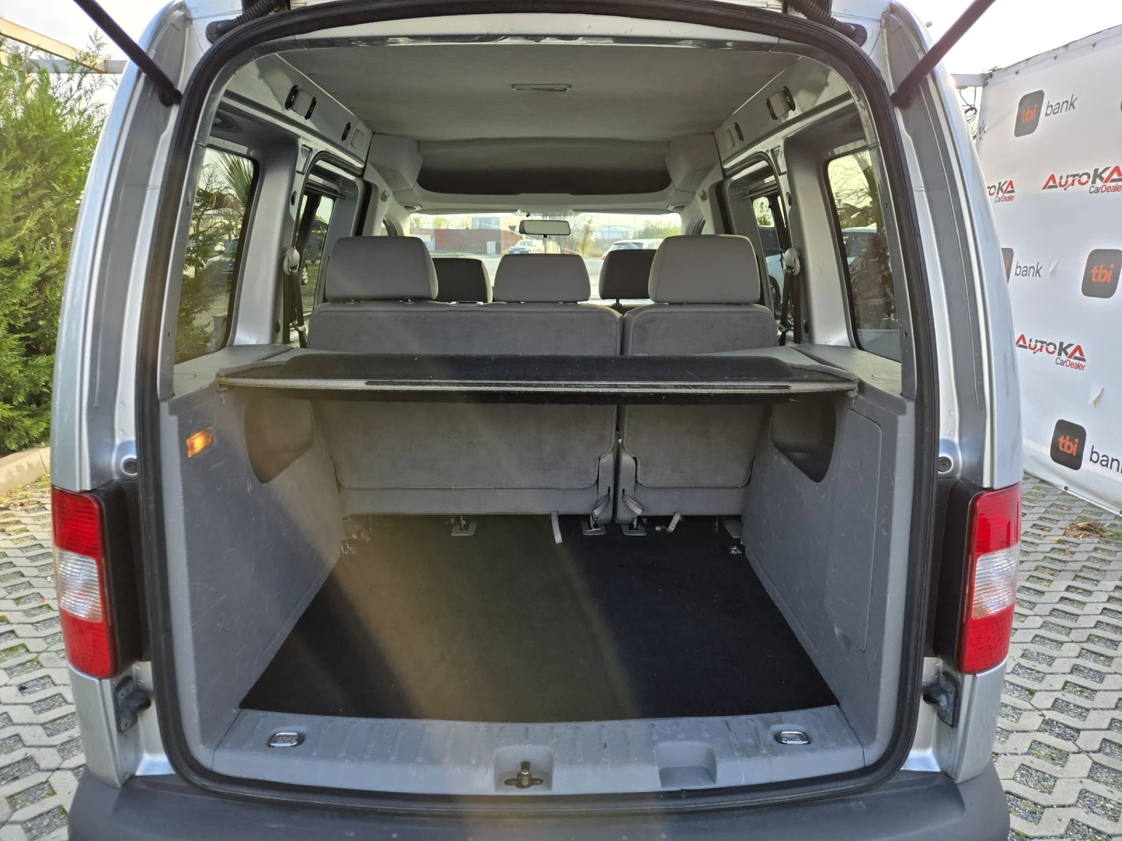 VW Caddy 2.0i-109кс= ФАБРИЧЕН МЕТАН= КЛИМАТИК - изображение 10