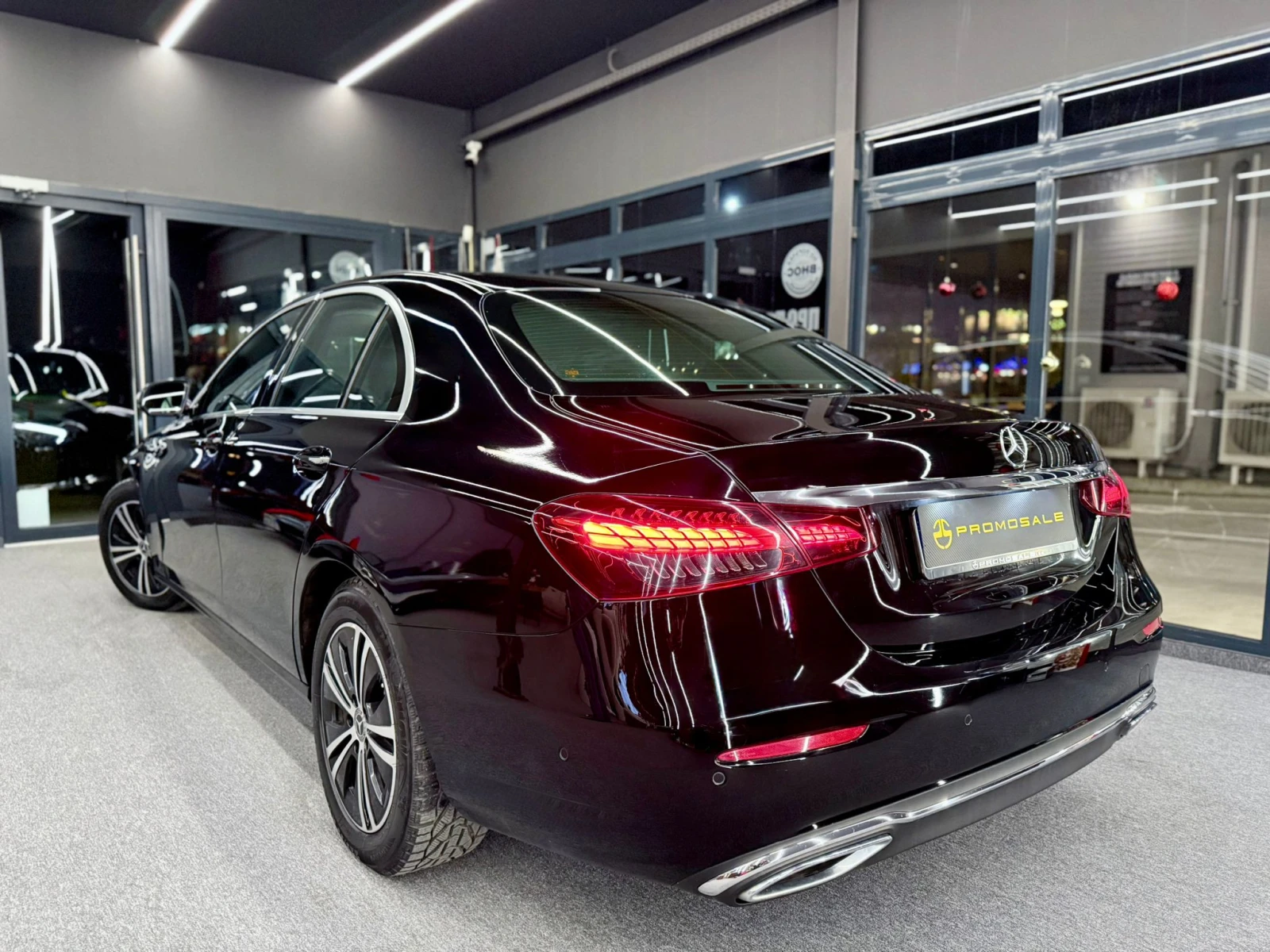 Mercedes-Benz E 220 4Matic* Подгреви* Carplay* Лизинг - изображение 4