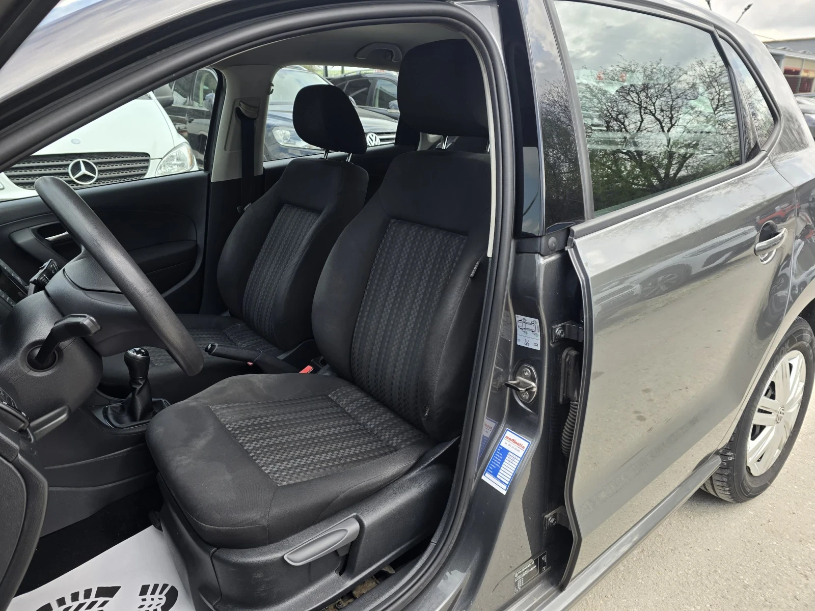 VW Polo 1.4tdi 75к.с 5 скорости, снимка 10 - Автомобили и джипове - 53372661