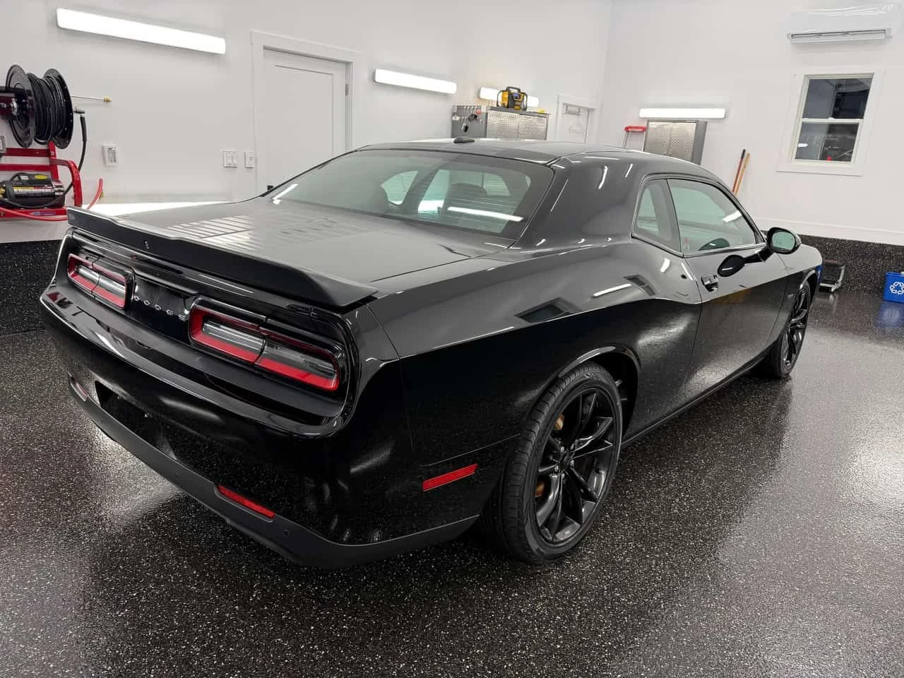 Dodge Challenger * 2dr Cpe R/T * CARFAX * ЦЕНА ДО БГ - изображение 4