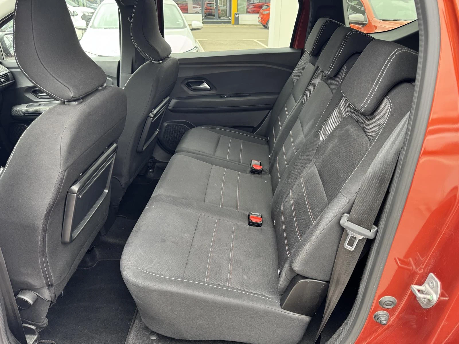 Dacia Jogger 1.0Tce, снимка 12 - Автомобили и джипове - 53901927