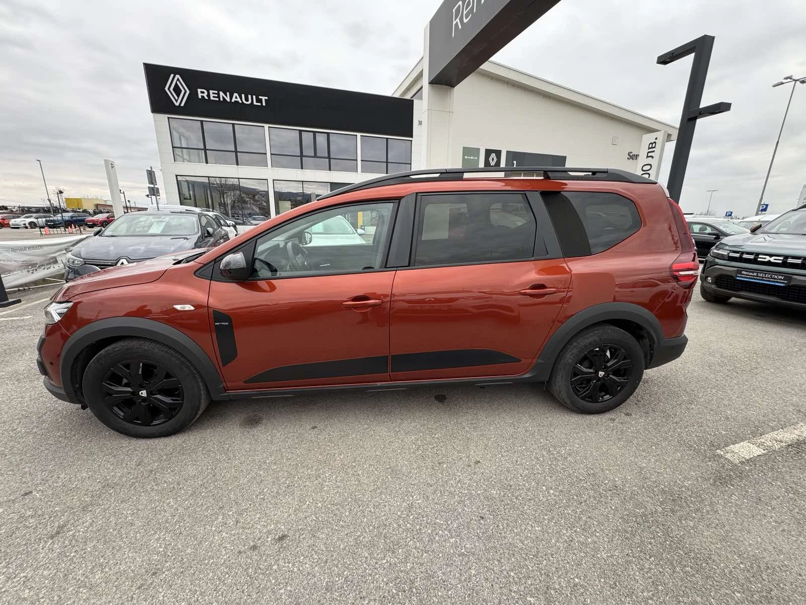 Dacia Jogger 1.0Tce, снимка 3 - Автомобили и джипове - 53901927