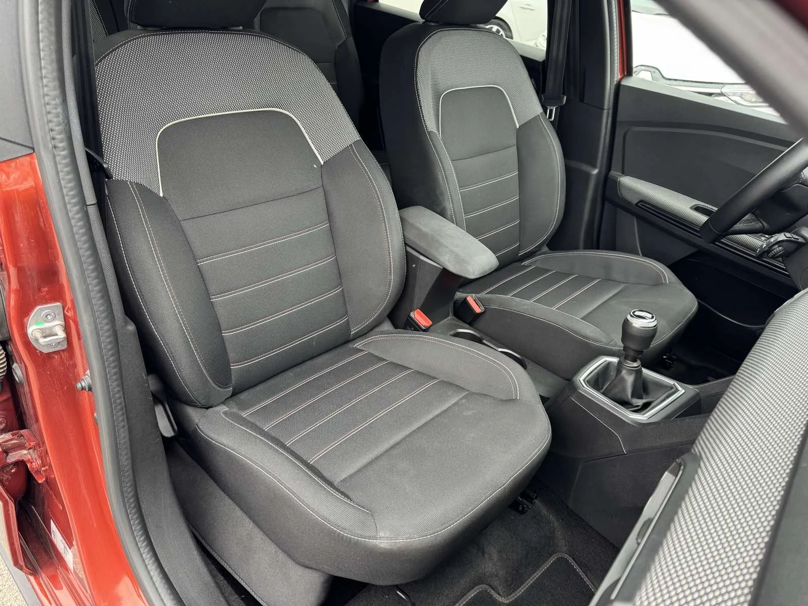 Dacia Jogger 1.0Tce, снимка 9 - Автомобили и джипове - 53901927