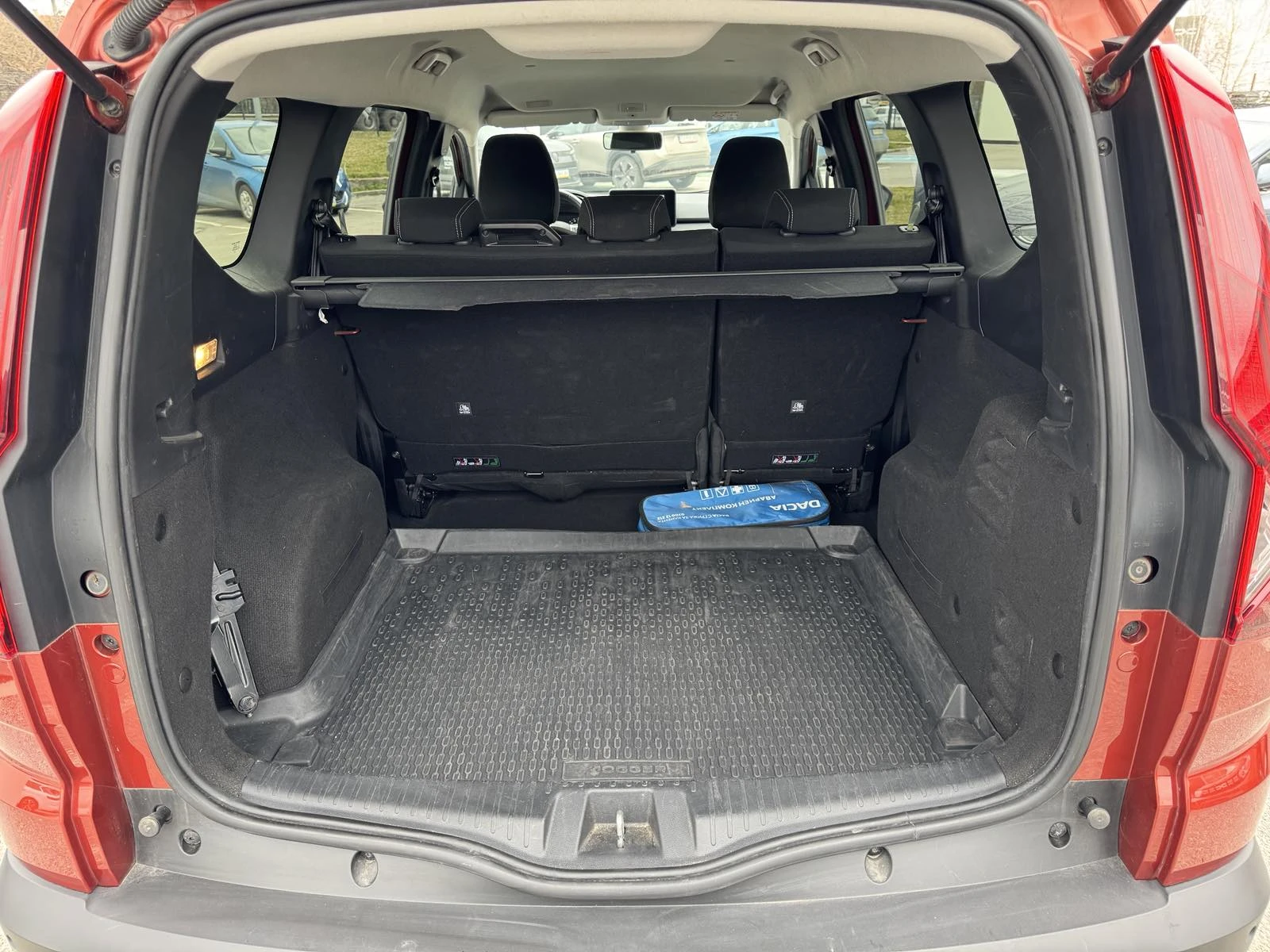 Dacia Jogger 1.0Tce, снимка 11 - Автомобили и джипове - 53901927