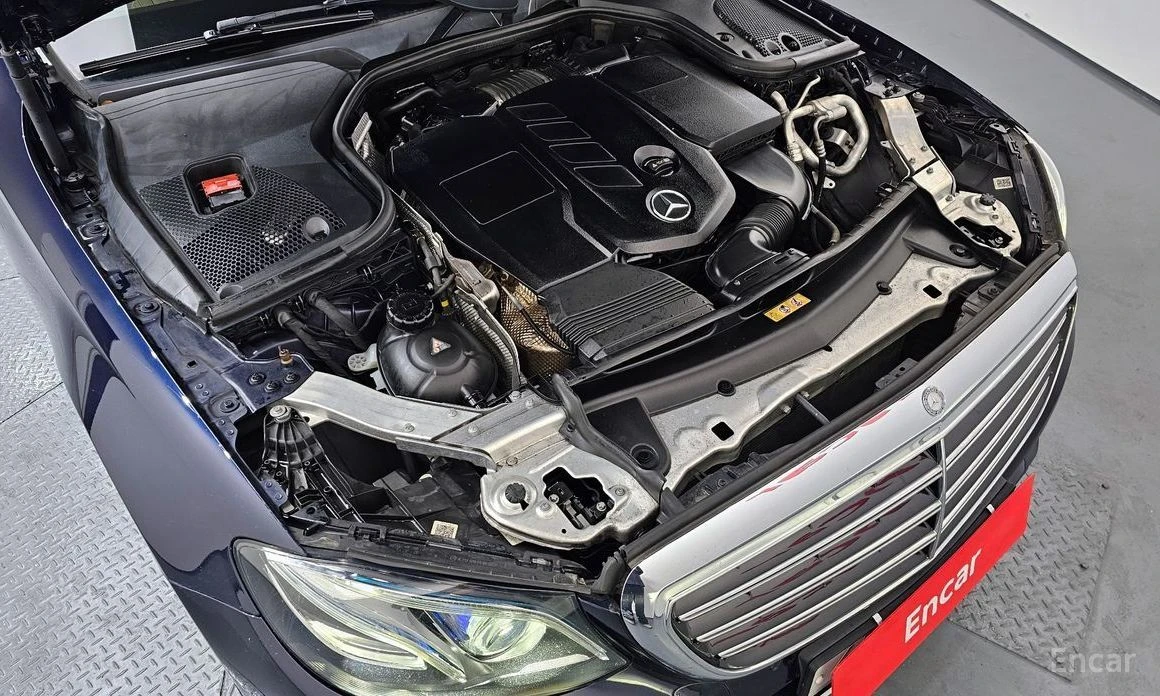 Mercedes-Benz E 220, снимка 6 - Автомобили и джипове - 53995243