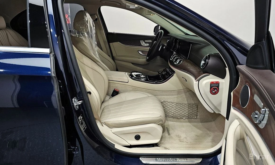 Mercedes-Benz E 220, снимка 11 - Автомобили и джипове - 53995243