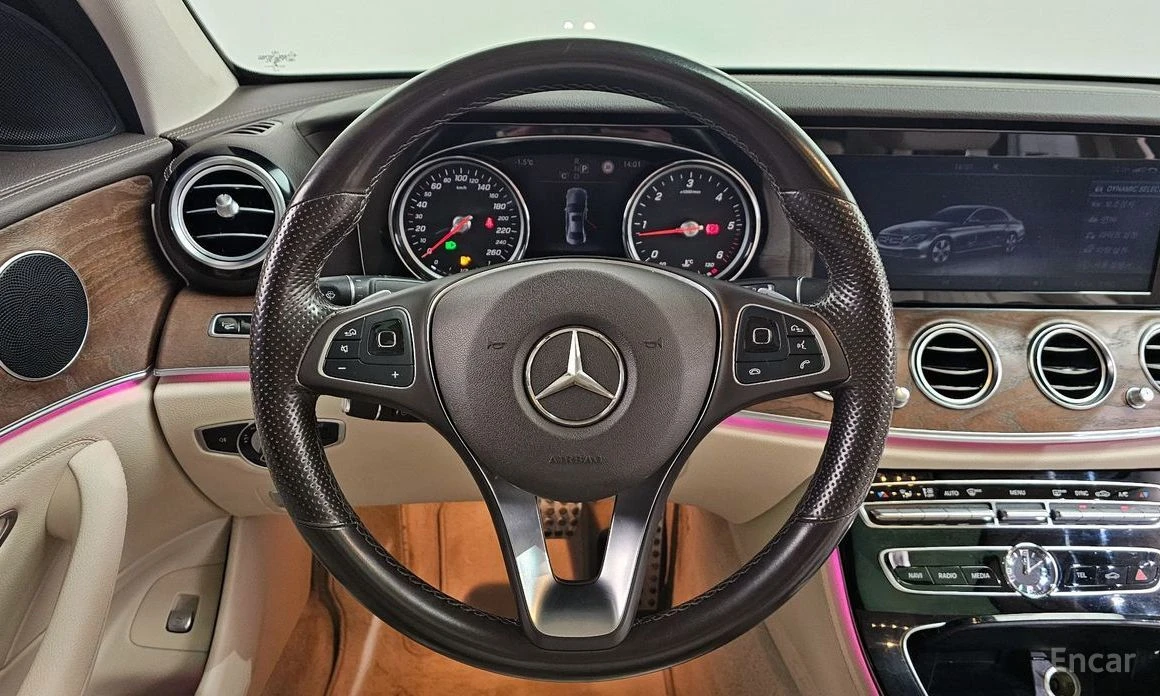 Mercedes-Benz E 220, снимка 13 - Автомобили и джипове - 53995243