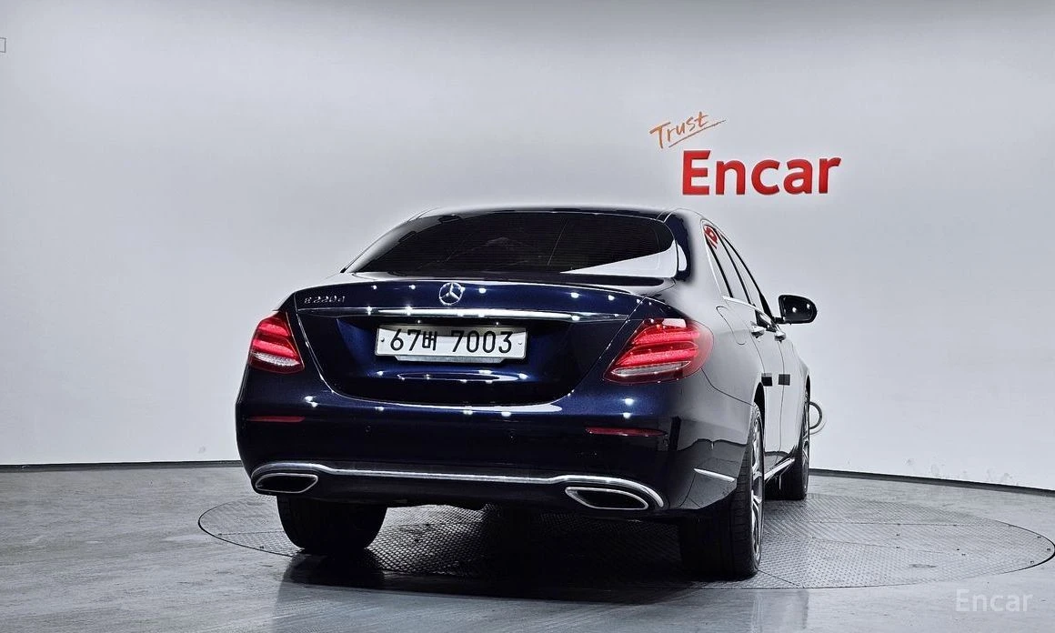 Mercedes-Benz E 220, снимка 4 - Автомобили и джипове - 53995243