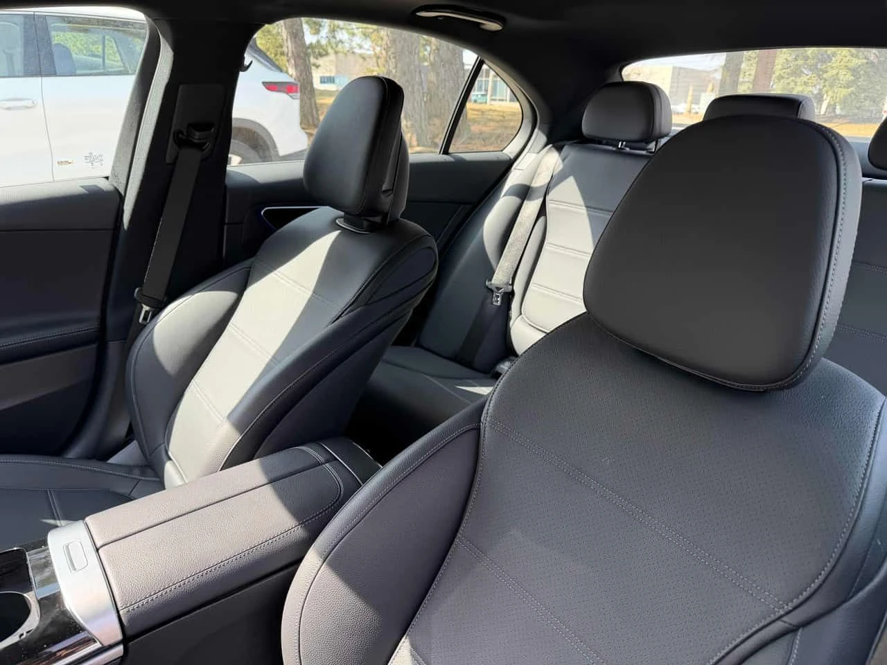 Mercedes-Benz C 300 * CARFAX * BURMESTER * ОБДУХВАНЕ * ДИСТРОНИК, снимка 16 - Автомобили и джипове - 54060453