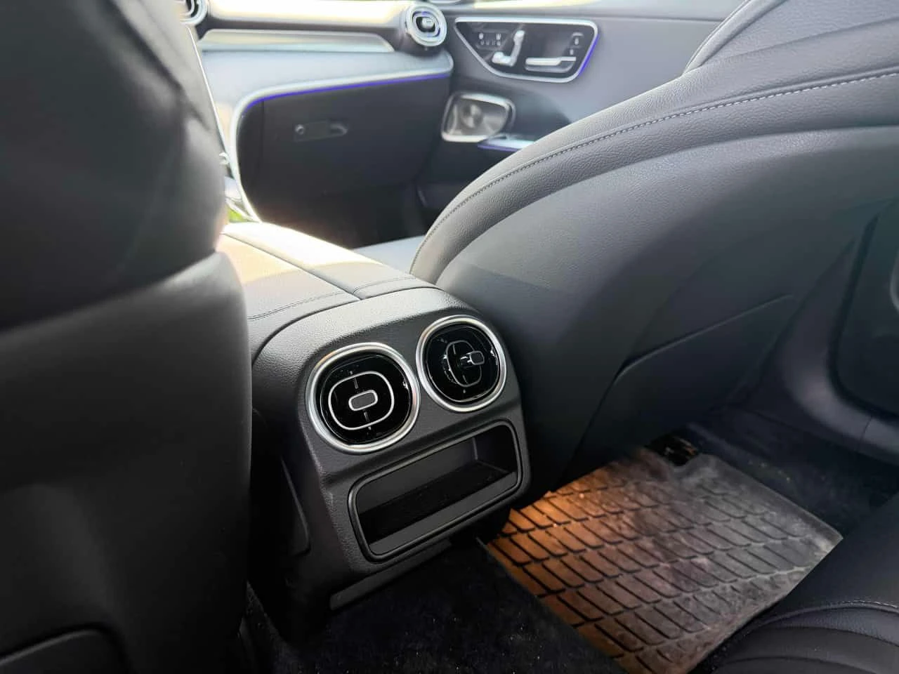 Mercedes-Benz C 300 * CARFAX * BURMESTER * ОБДУХВАНЕ * ДИСТРОНИК, снимка 12 - Автомобили и джипове - 54060453