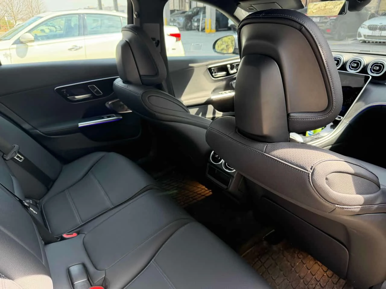 Mercedes-Benz C 300 * CARFAX * BURMESTER * ОБДУХВАНЕ * ДИСТРОНИК, снимка 11 - Автомобили и джипове - 54060453