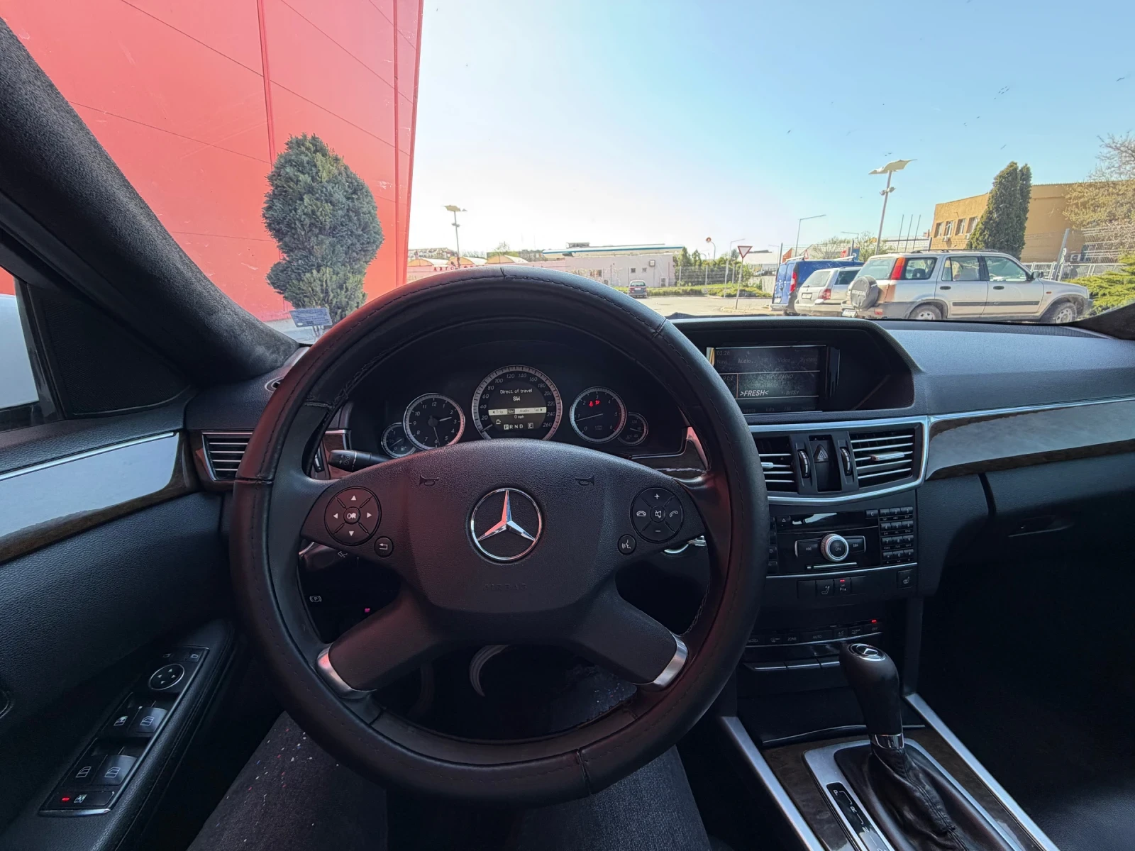 Mercedes-Benz E 220 Автоматик* Алкантара* УНИКаТ, снимка 11 - Автомобили и джипове - 54221421