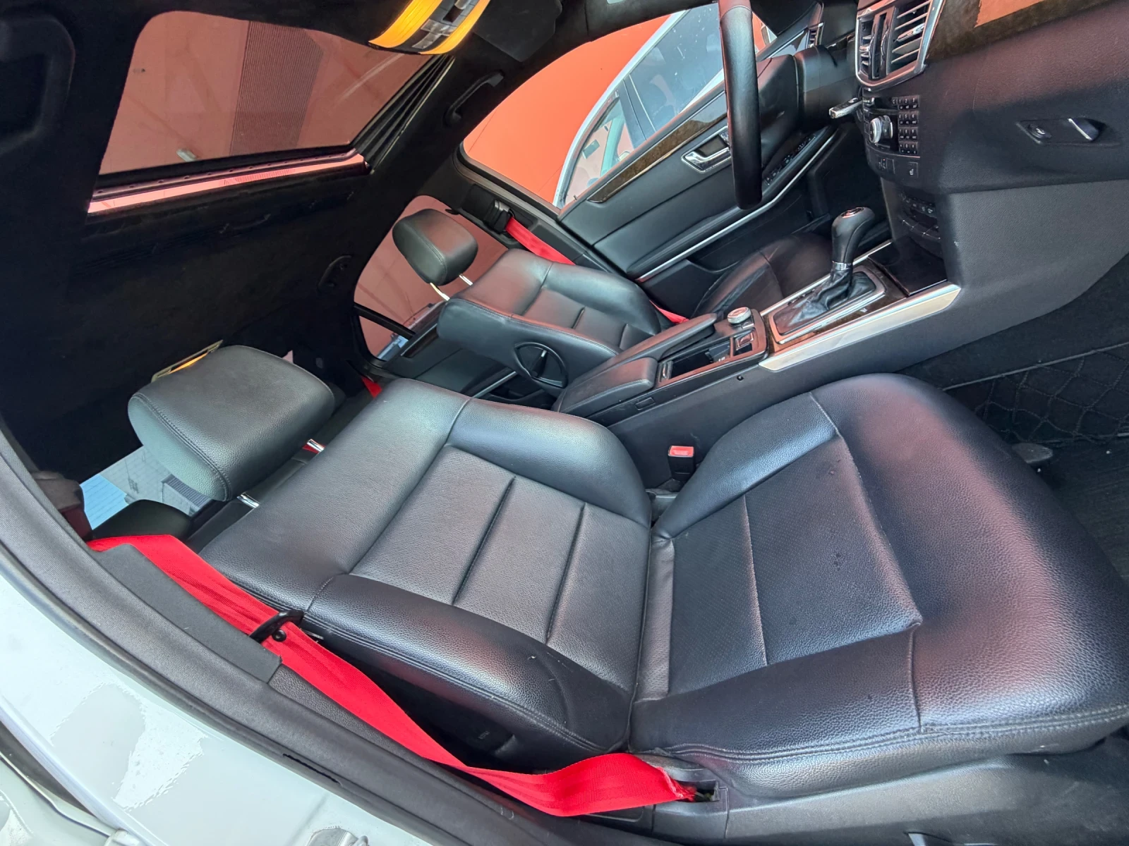 Mercedes-Benz E 220 Автоматик* Алкантара* УНИКаТ, снимка 8 - Автомобили и джипове - 54221421