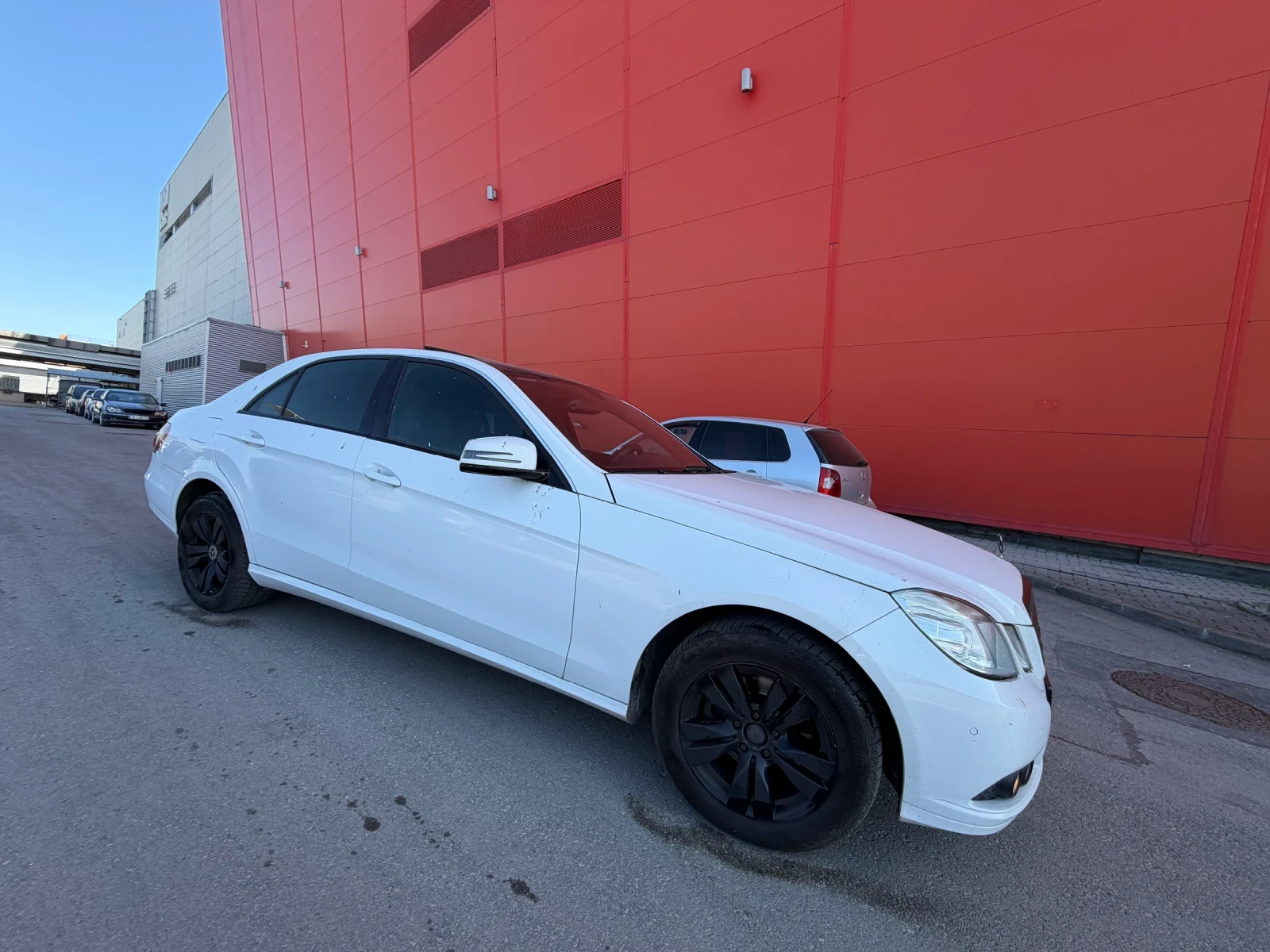 Mercedes-Benz E 220 Автоматик* Алкантара* УНИКаТ, снимка 2 - Автомобили и джипове - 54221421