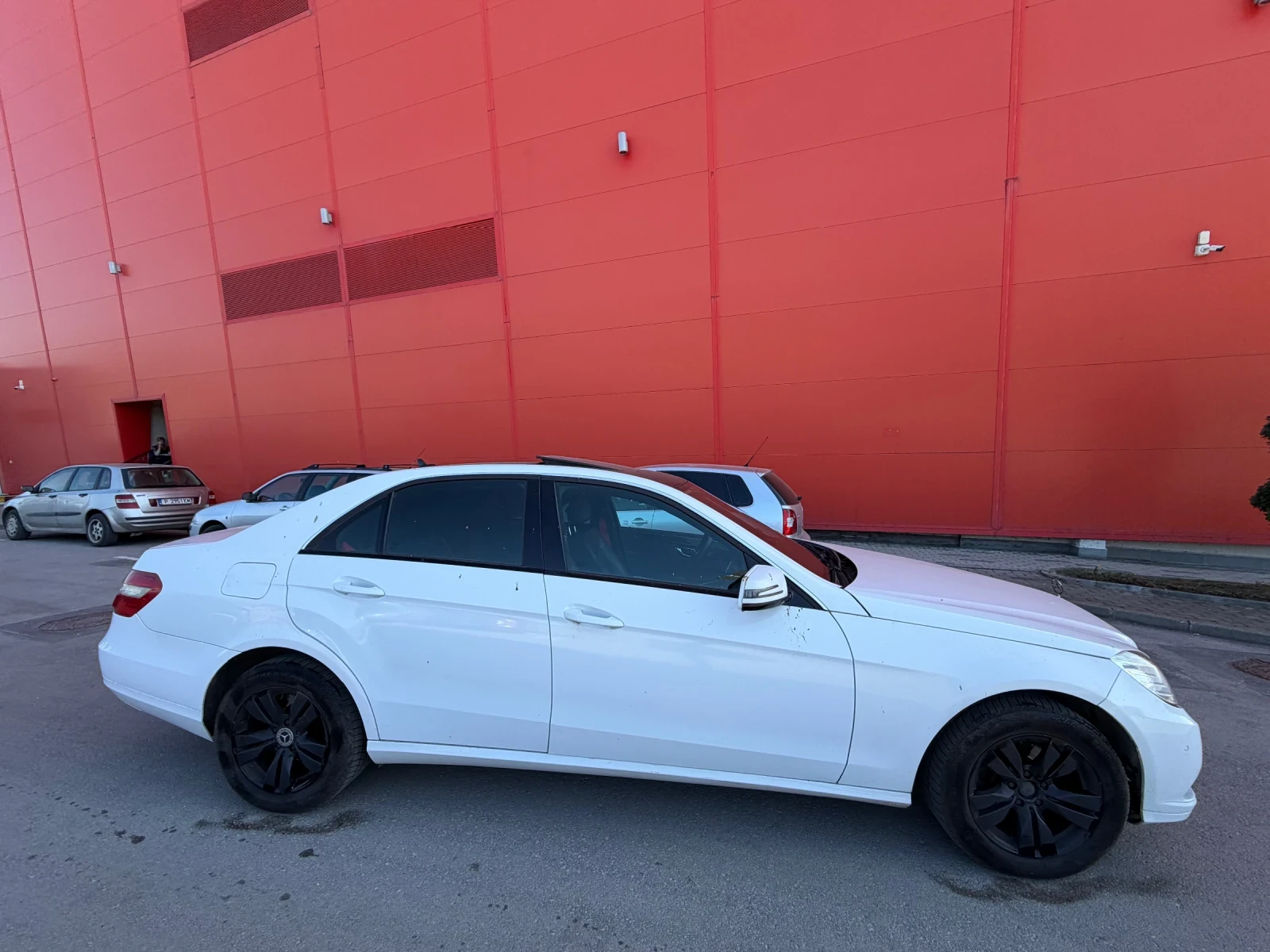 Mercedes-Benz E 220 Автоматик* Алкантара* УНИКаТ, снимка 4 - Автомобили и джипове - 54221421