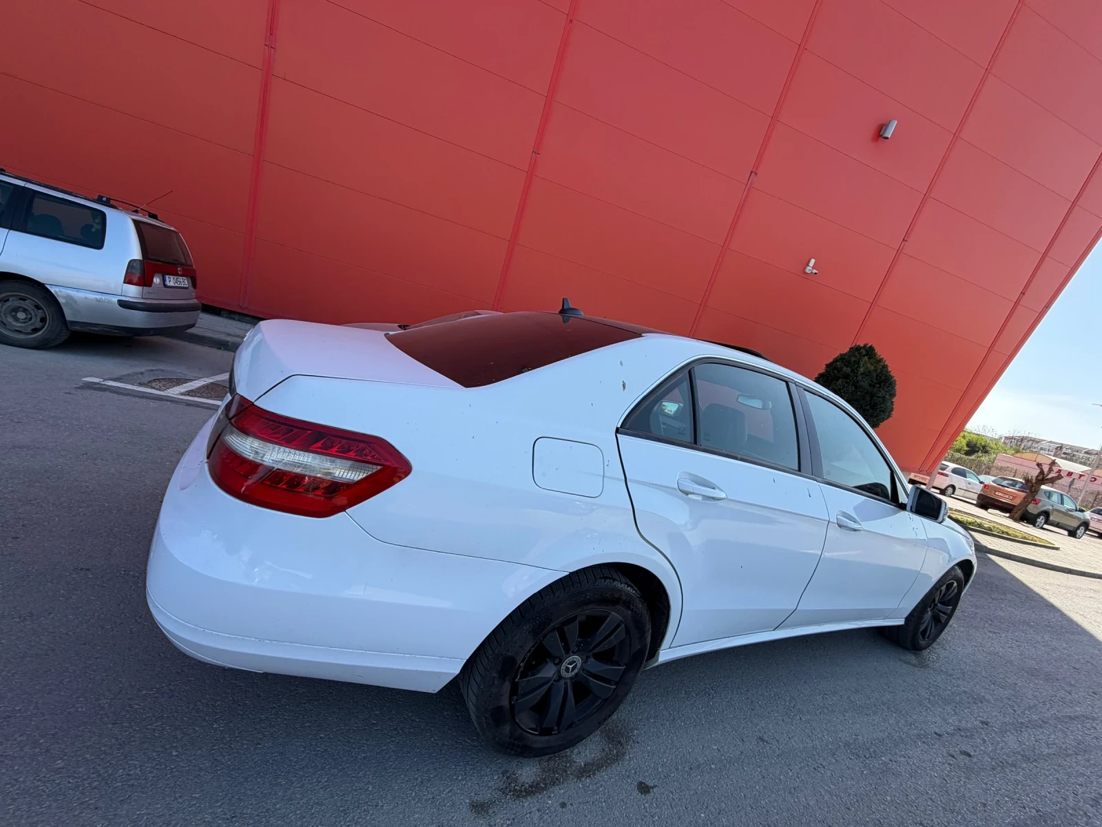 Mercedes-Benz E 220 Автоматик* Алкантара* УНИКаТ, снимка 5 - Автомобили и джипове - 54221421