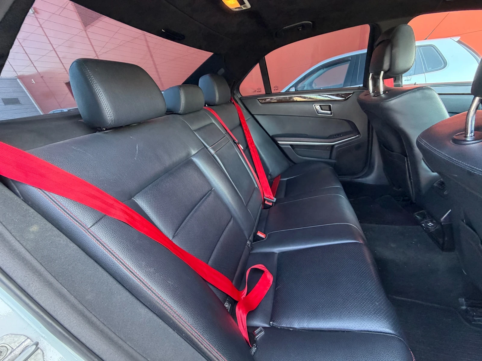 Mercedes-Benz E 220 Автоматик* Алкантара* УНИКаТ, снимка 7 - Автомобили и джипове - 54221421