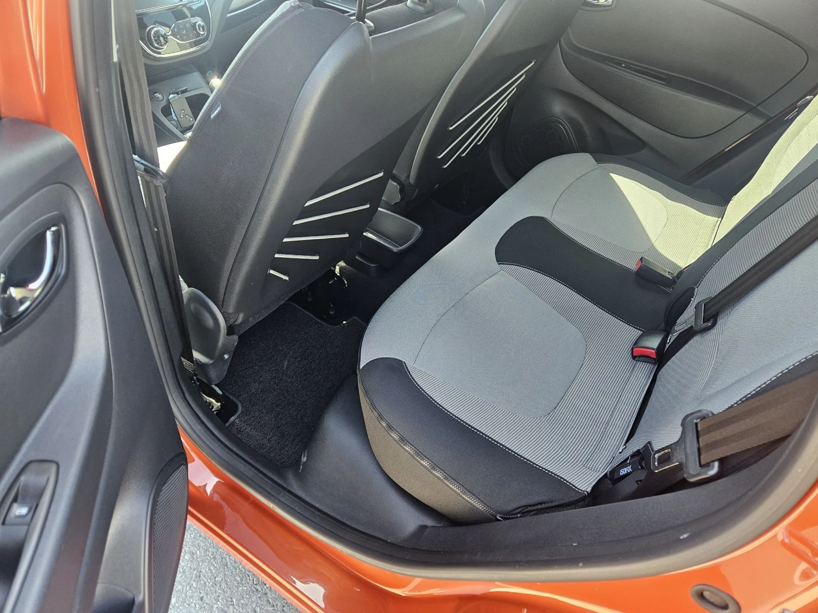 Renault Captur 1.5 DCI  95 k.c., снимка 9 - Автомобили и джипове - 54351693