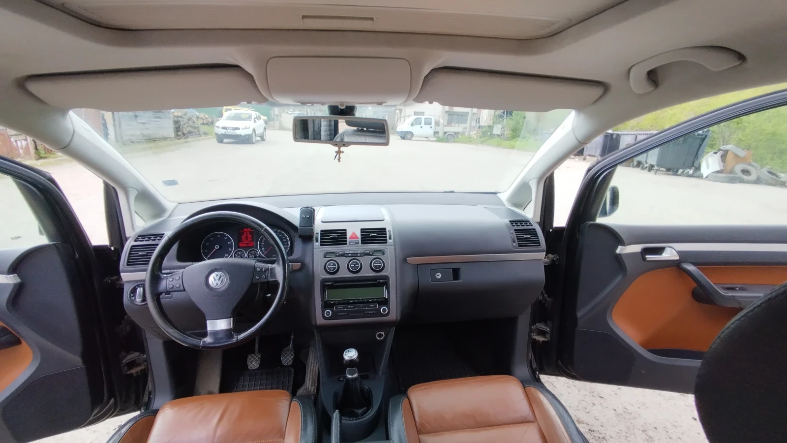 VW Touran, снимка 10 - Автомобили и джипове - 54426584