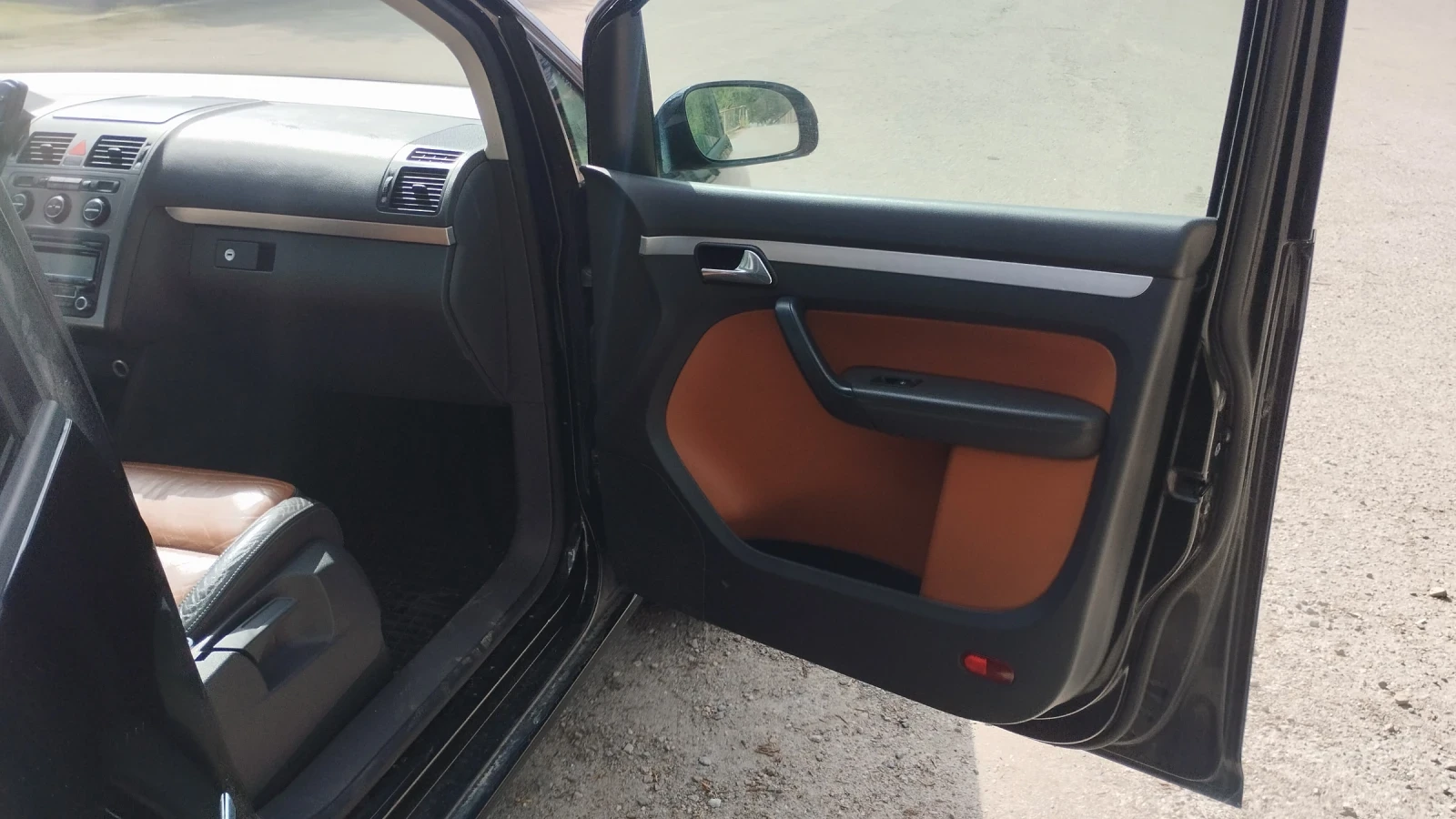 VW Touran, снимка 5 - Автомобили и джипове - 54426584